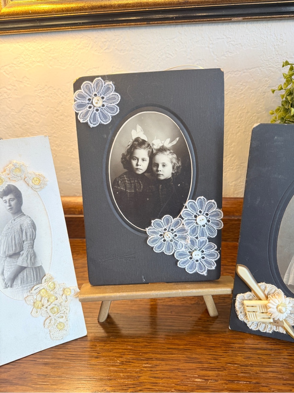 4 Antique Embellished Victorian Cabinet Cards with Gold Wood Easel - Picture 4 of 16
